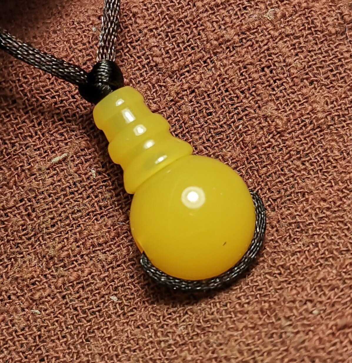 西藏文玩14*23mm黄色料器树脂三通佛头一物一图锁骨链结尾配件款