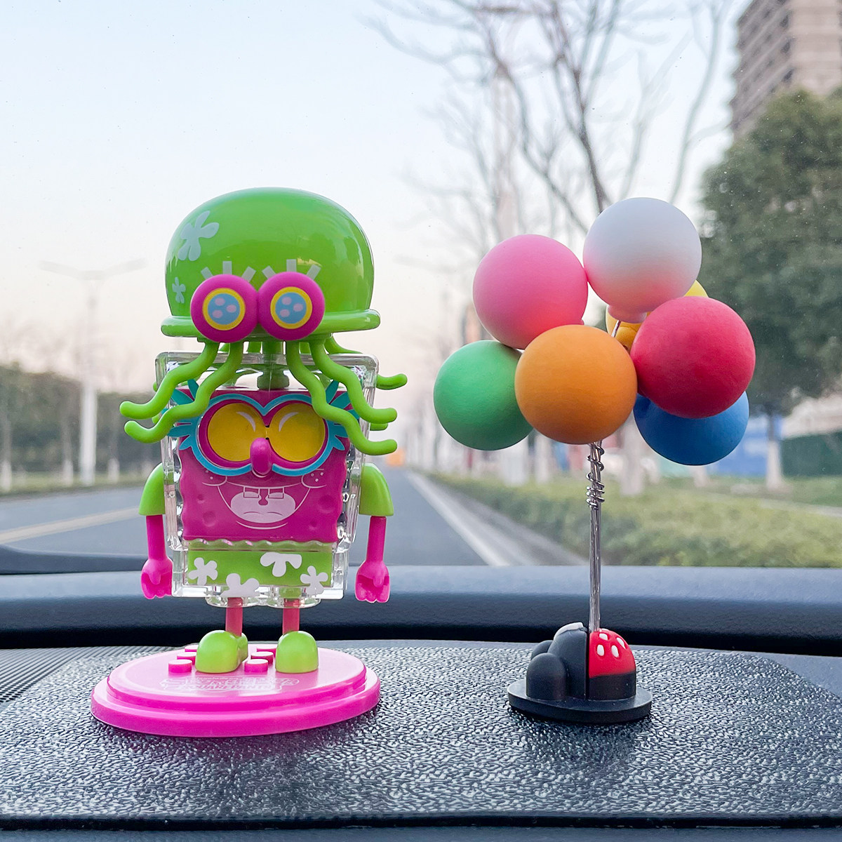 海绵宝宝车载香薰摆件跳动水母盲盒手办汽车装饰玩偶公仔正版礼物
