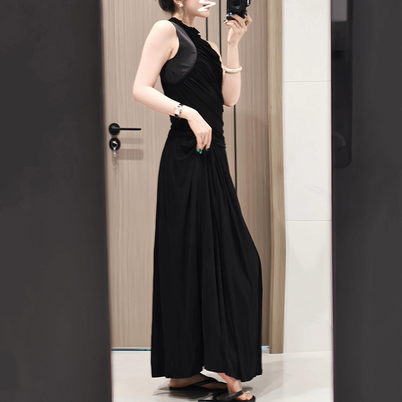 高级感黑色半身长裙2026秋冬百搭遮胯显瘦半身裙女宽松休闲a字裙