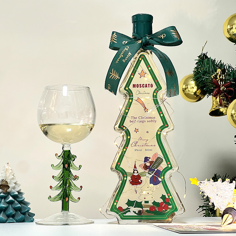 圣诞树栀子花莫斯卡托甜白葡萄酒