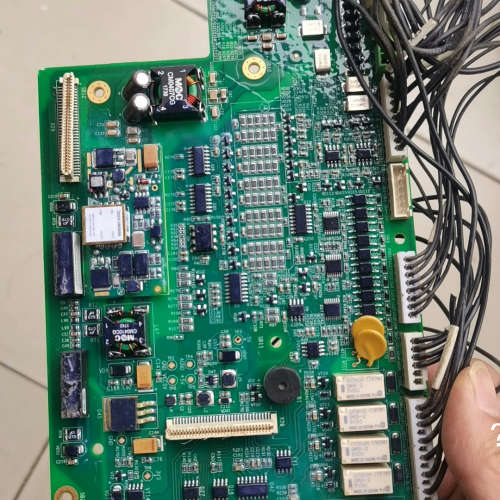 议价-拆机中兴主板一张，型号，成色，如图片所示，背部掉了两个