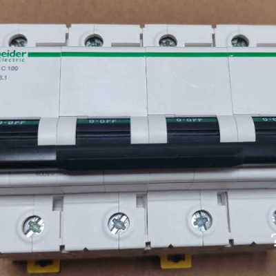 议价-施耐德空气开关A9N19819，C120H C100  4P