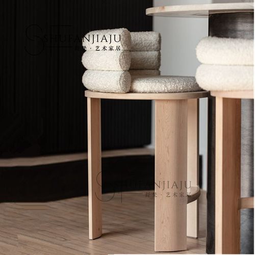 现代简约羊羔绒吧台椅设计师创意酒吧高脚椅奶油风极简实木酒吧椅