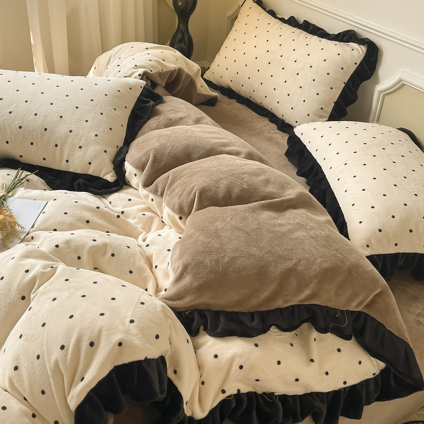 波点花边牛奶绒毛绒四件套2025新款冬季加绒珊瑚绒被套床单三件套