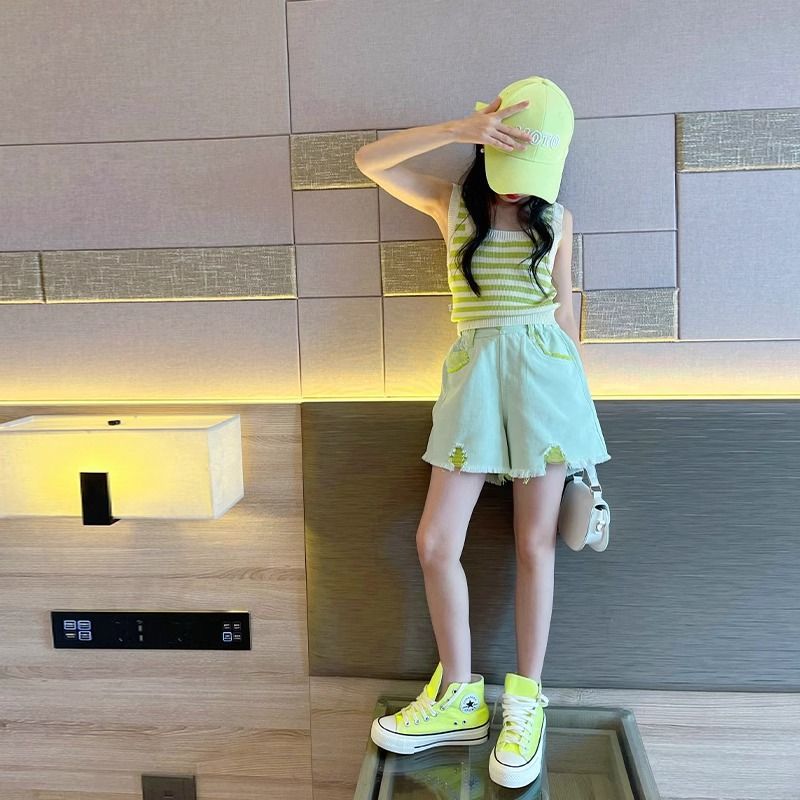 女大童穿搭一整套2025新款女童夏季潮酷背心女孩洋气牛仔短裤