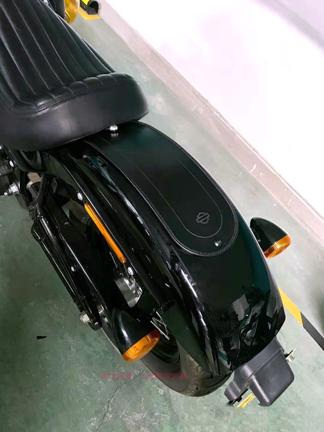 哈雷街霸软尾后泥瓦挡泥板 皮垫皮饰保护垫 座包皮具定制后坐改装
