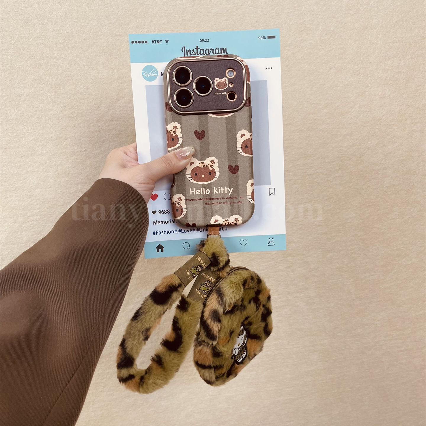 恬妤 复古可爱绿色豹纹kt猫适用于iphone17手机壳苹果15pro皮质17promax毛绒小书包13全包16斜挎14pro秋冬款