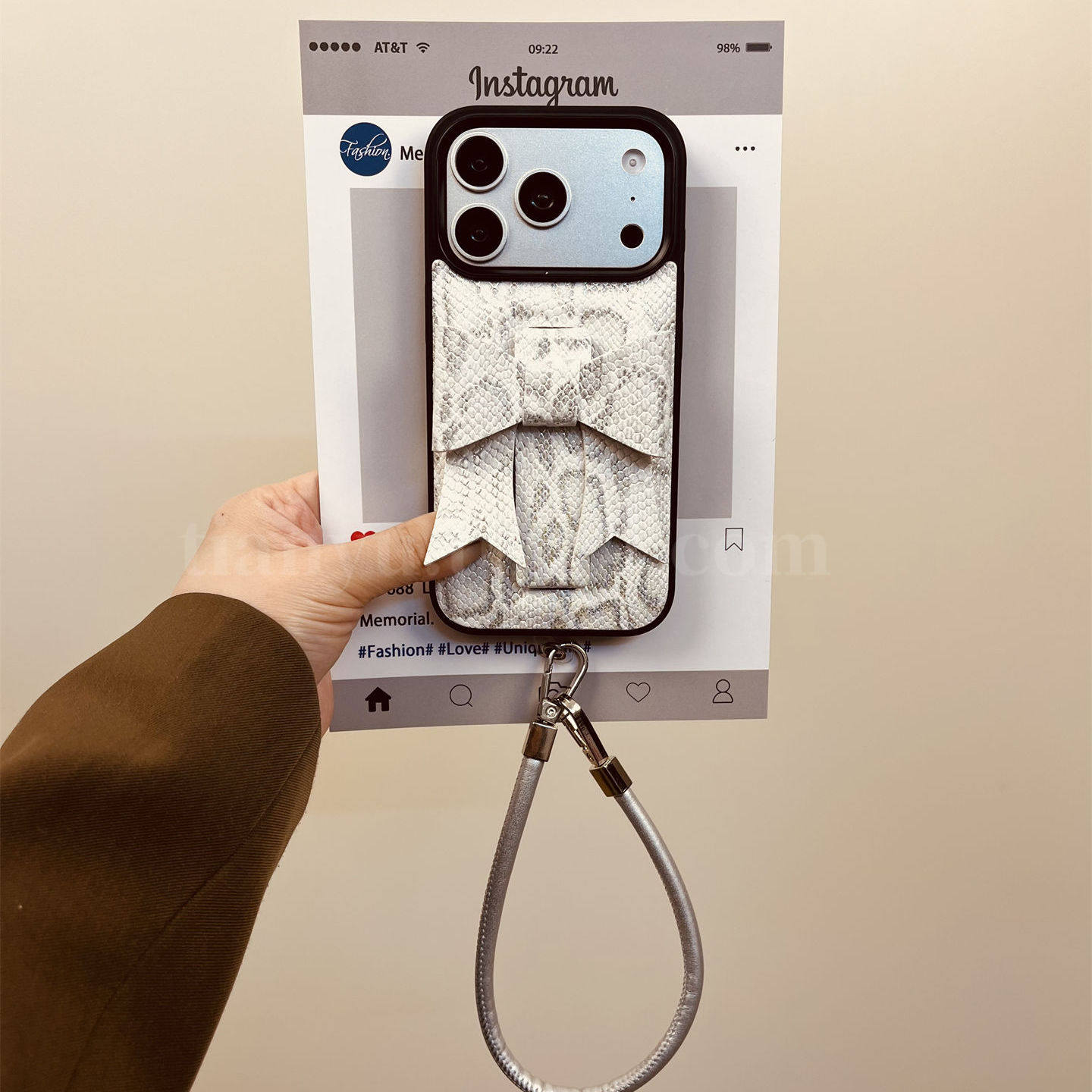 恬妤 复古个性白色蛇皮纹蝴蝶结腕带适用于iphone17promax手机壳苹果16pro高级感14小众15pro带挂绳13保护套,3C数码配件,手机保护套/壳,淘宝优惠券,粉丝福利购,淘宝优惠卷