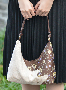 盐田织彩日韩风新月形腋下包女蓝色撞色小猫包流浪包通勤小拎包