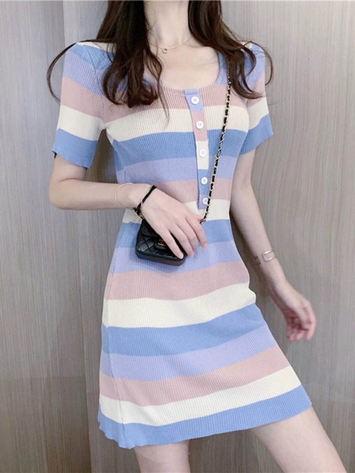 THE NEW KOREAN VERSION OF THE SUMMER WAIST IS THIN AND THE TEMPERAMENT IS CAREFUL AND THE RAINBOW STRIPE ICE SILK KNIT DRESS IS SUPER GOOD-LOOKING