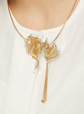 新ATRIAL SENSING轻奢高级感优雅原创设计个性金色蝴蝶项链毛衣链