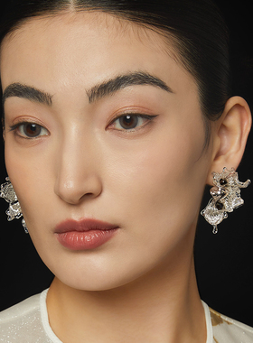 新款ATRIAL SENSING轻奢优雅原创个性小众银色花耳环张亚飞同款