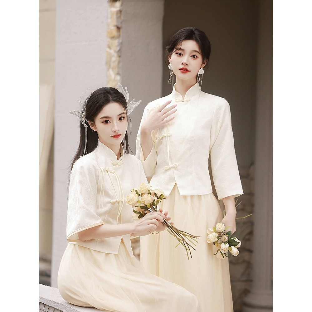 香槟色伴娘服新中式女2025新款复古姐妹团礼服表演裙日常可穿秋冬