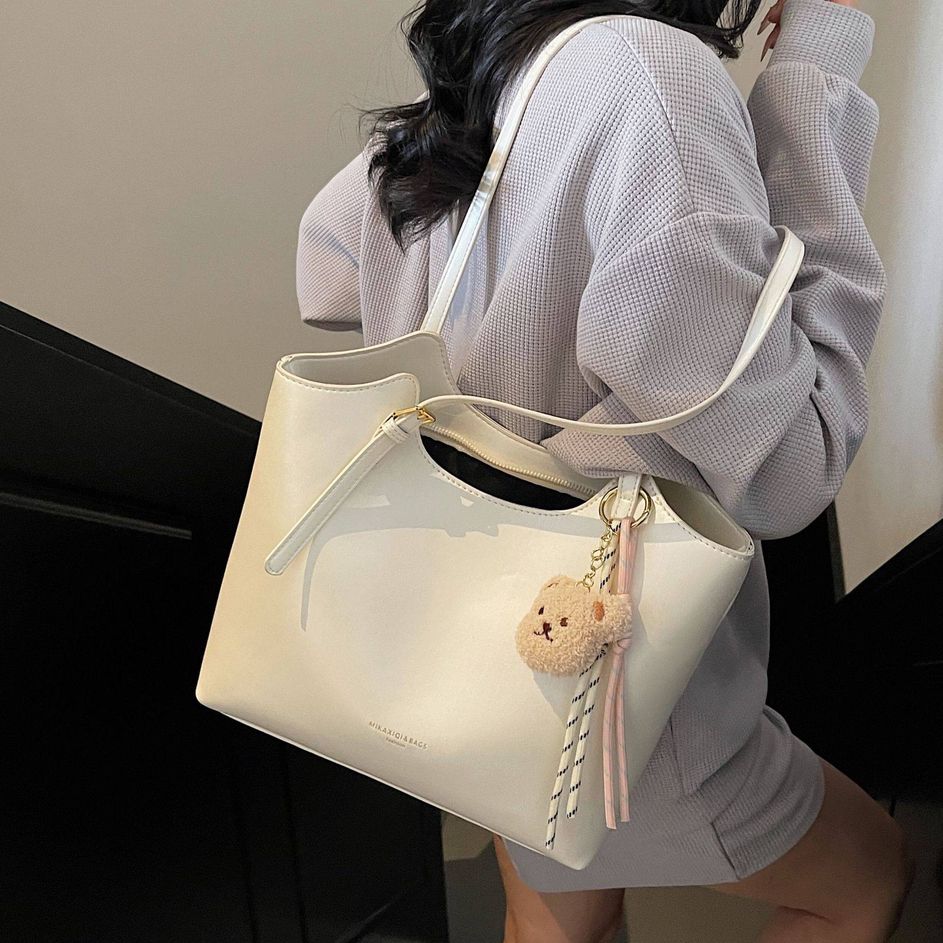 包包女款轻奢小众真皮女包大容量时尚单肩包百搭水桶包托特包时尚