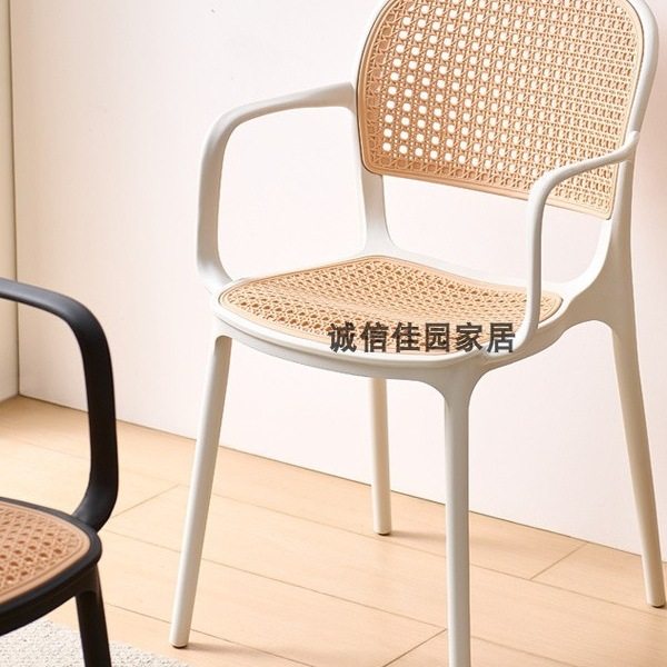 扶手塑料椅子家用仿藤编餐椅靠背椅可叠放餐桌凳子阳台休闲透气J*