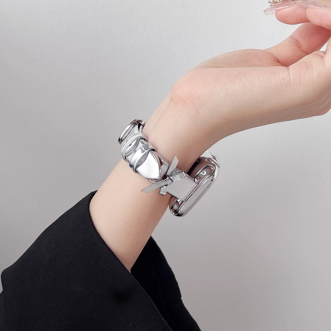 UHADA皮质蝴蝶结镜面银表带