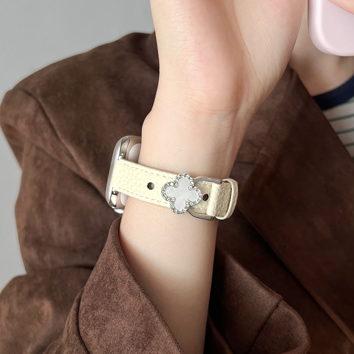 UHADA新款四叶草荔枝纹表带时尚