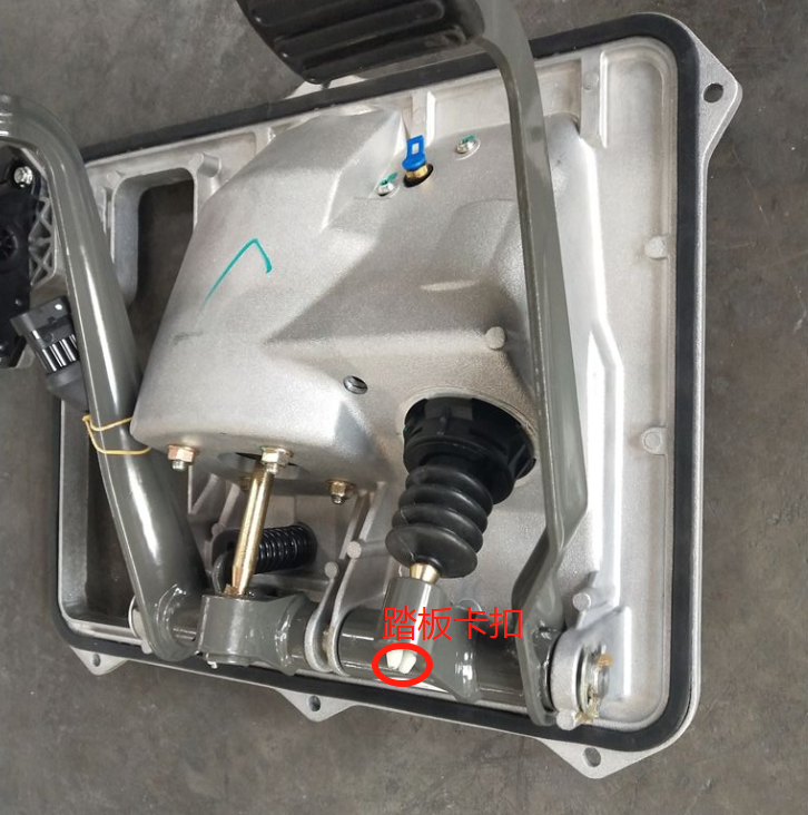 适配重汽汕德卡C7HG7豪沃T5GTX踏板离合器总泵连接衬套卡扣原厂