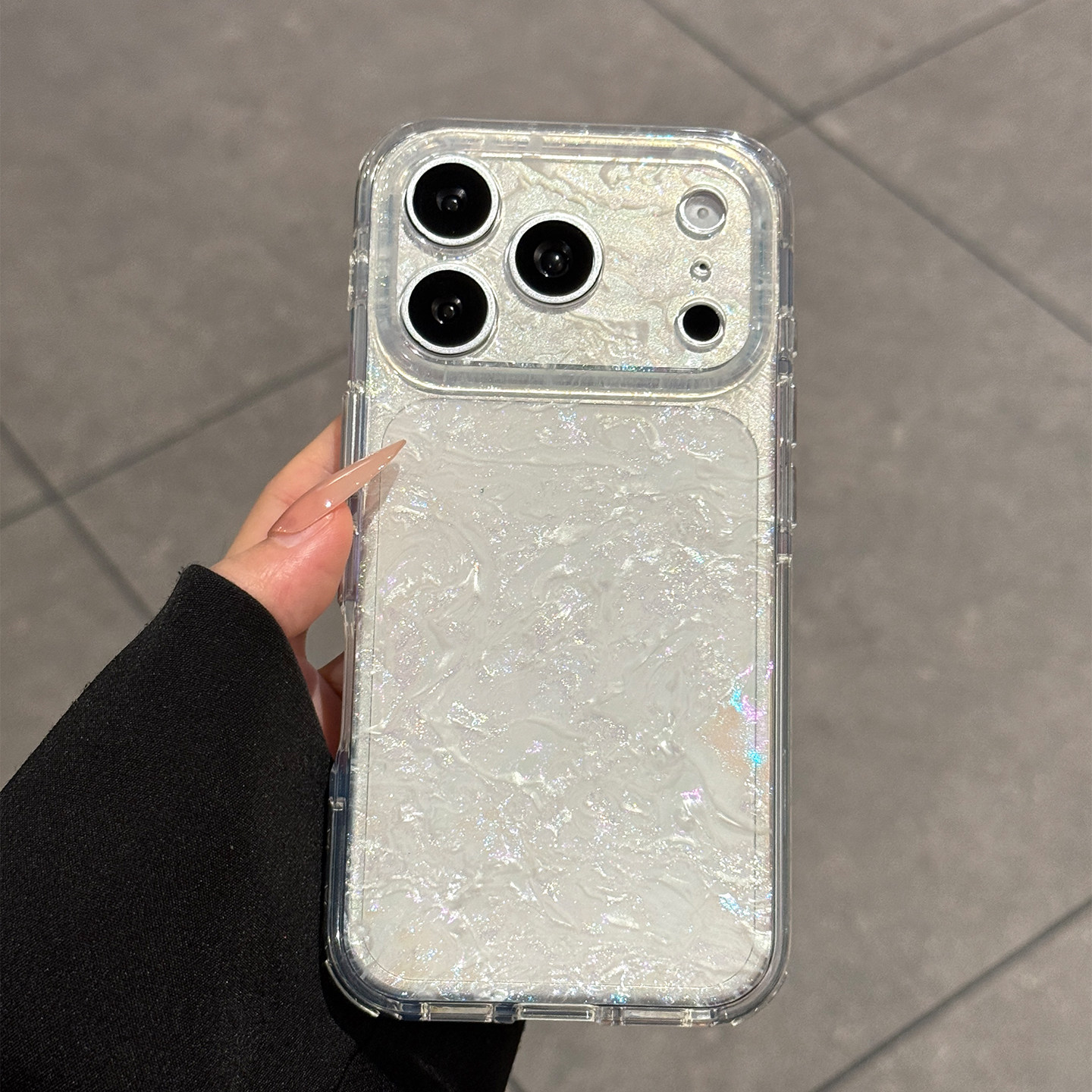 适用苹果17promax手机壳新款奢华iphone16pro白色贝壳纹15pro全包防摔保护套17PM高级感硅胶女款简约ins风