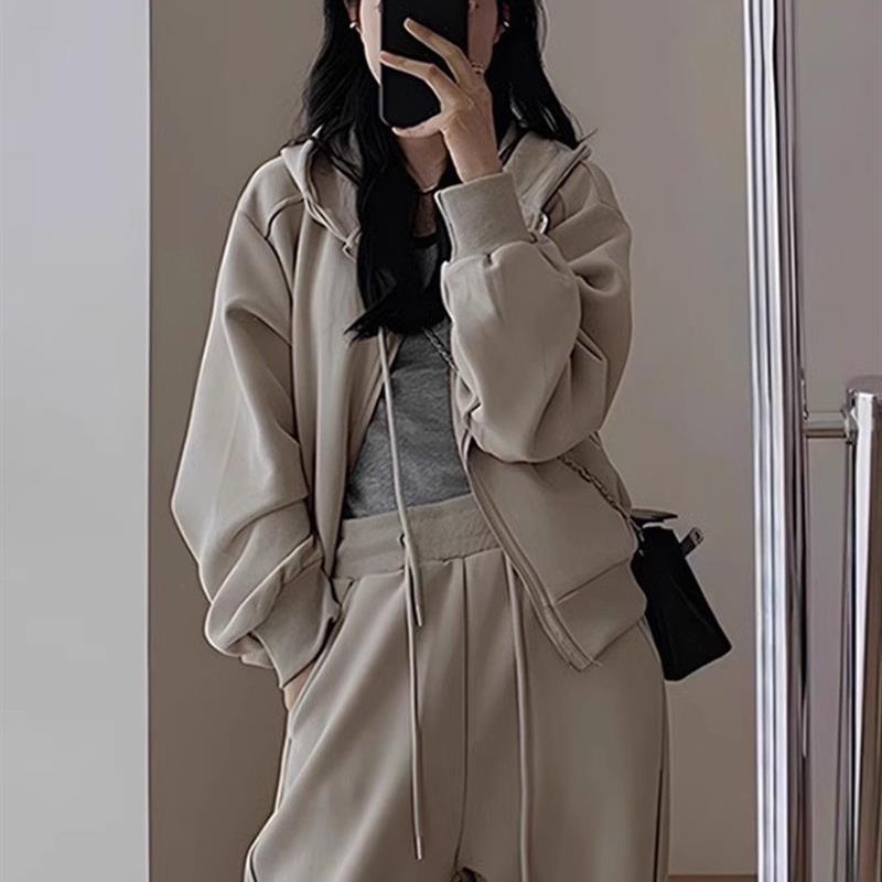 早秋装2025新款茶系穿搭一整套大码女装今年流行盐系卫衣两件套装