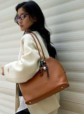 新品HXXXXS原创设计折耳公文包大容量通勤女包包单肩斜挎托特包