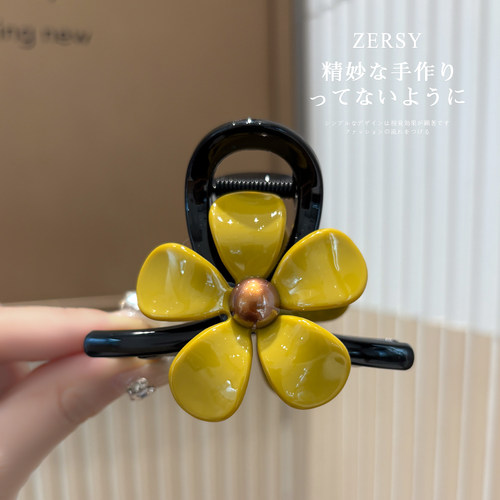 新款姜黄色亮面立体花朵中号抓夹