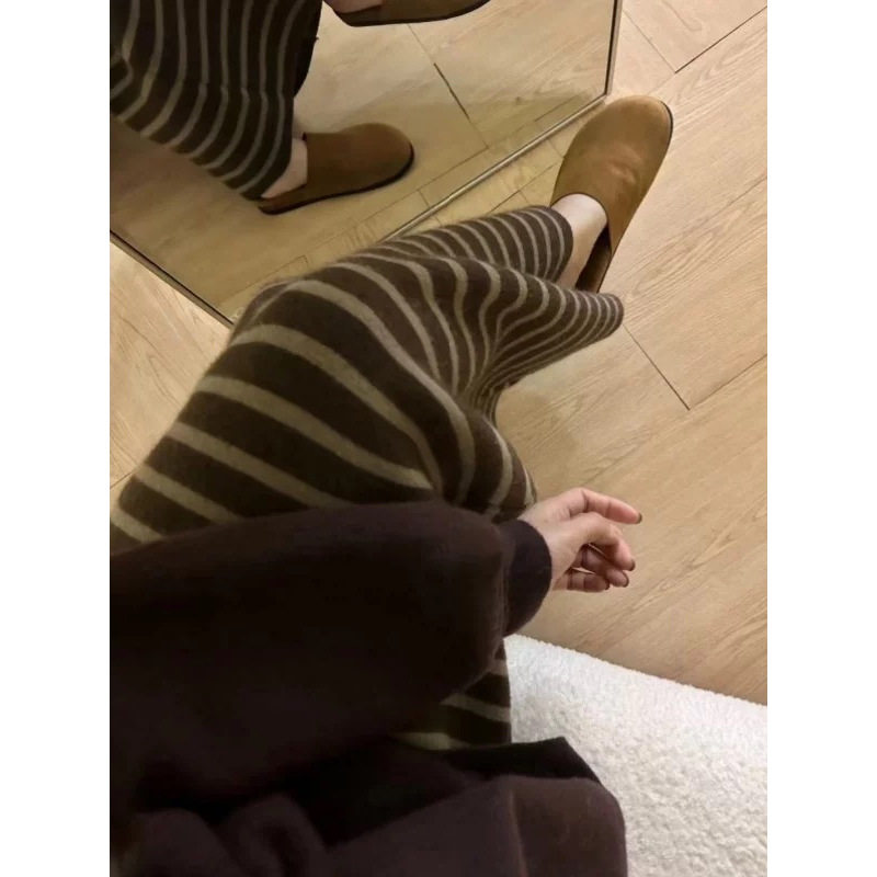 美拉德咖色条纹针织半身裙女秋冬垂坠感显瘦包臀直筒裙小个子半裙