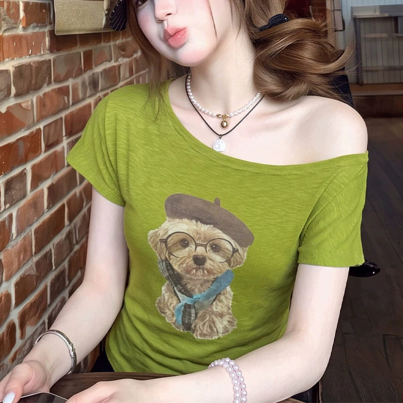 巨好看的绿色印花一字肩短袖T恤女夏季小个子独特漂亮短款上衣潮