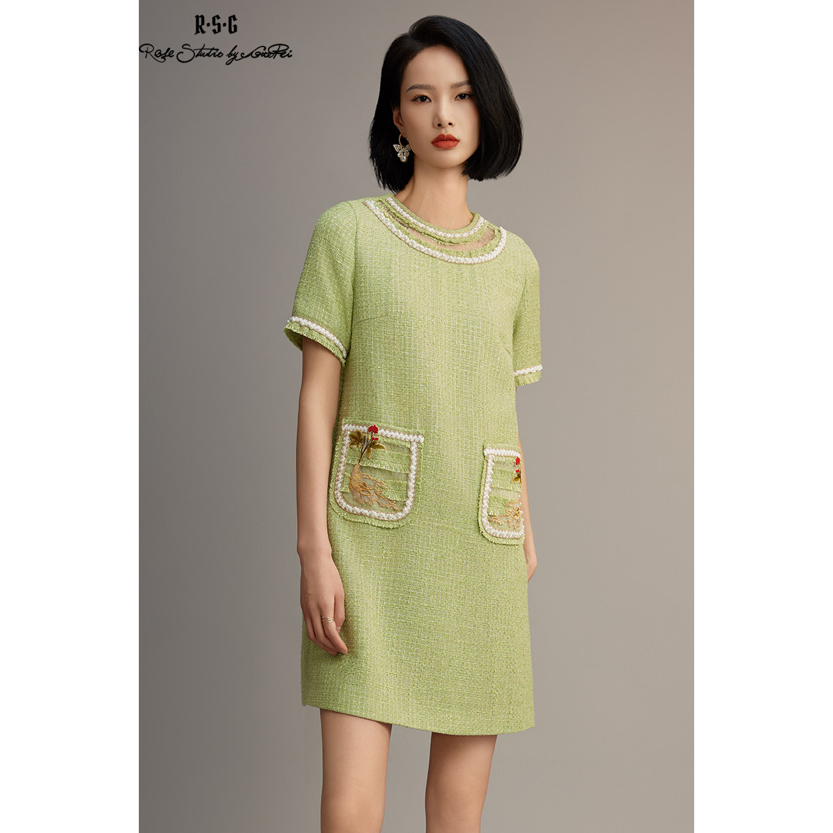 郭培成衣品牌【“药”爱自己】编织装饰领斜纹呢人参刺绣连衣裙