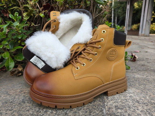 栗色冬季靴马丁靴男女2024新款大黄蜂踢不烂短靴子