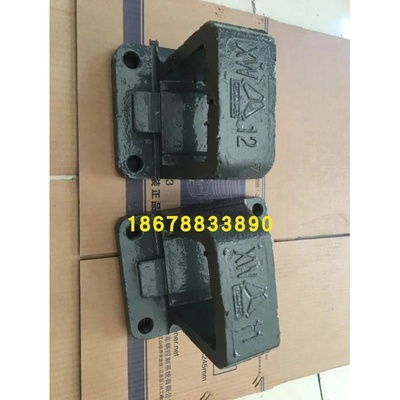 中国重汽 豪沃 T7H T5G 汕德卡 豪瀚原厂 后板簧 钢板支架 钢板座