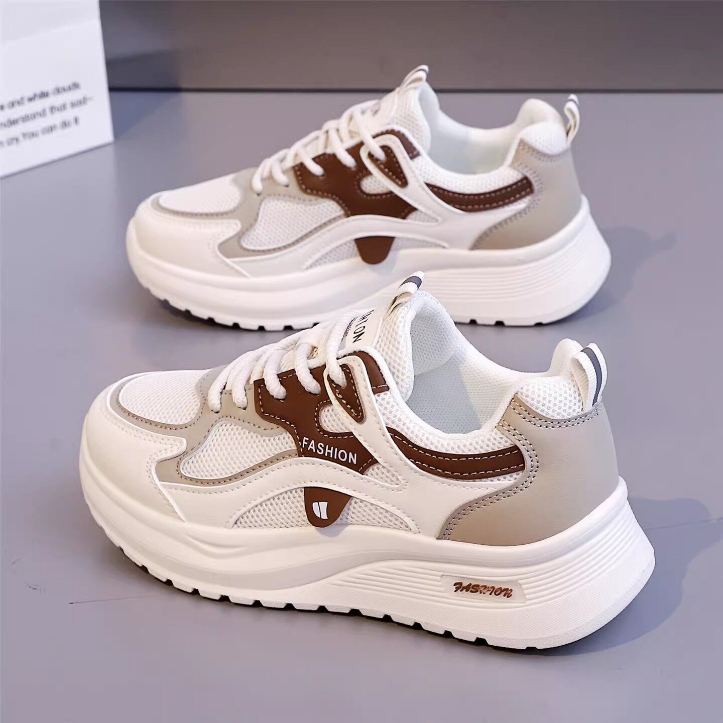 2026春夏季新款网面透气运动休闲鞋女轻便软底阿甘鞋防滑跑步鞋子