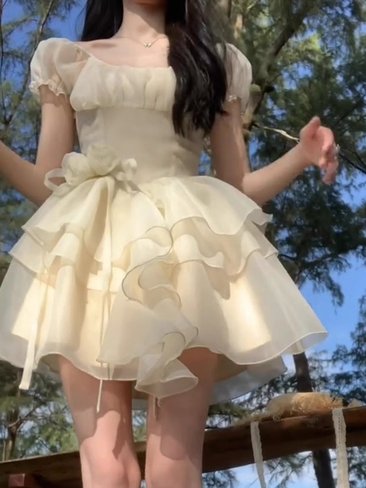 在逃公主风立体花朵泡泡袖蓬蓬裙