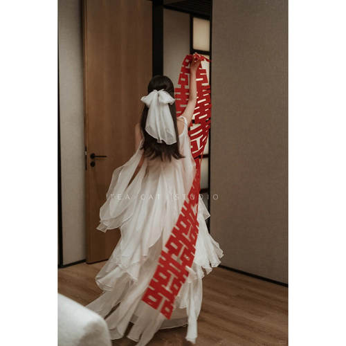 结婚新娘晨袍拍照道具婚礼对联喜字背景接亲游戏创意摆拍出片神器