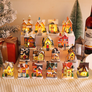 新款 饰摆件家居氛围 圣诞节树脂发光小屋彩色桌面装