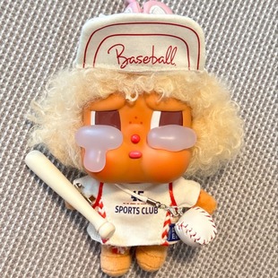 泡泡玛特哭娃vacation娃衣crybaby新品 搪胶10cm娃衣可爱冬日毛衣