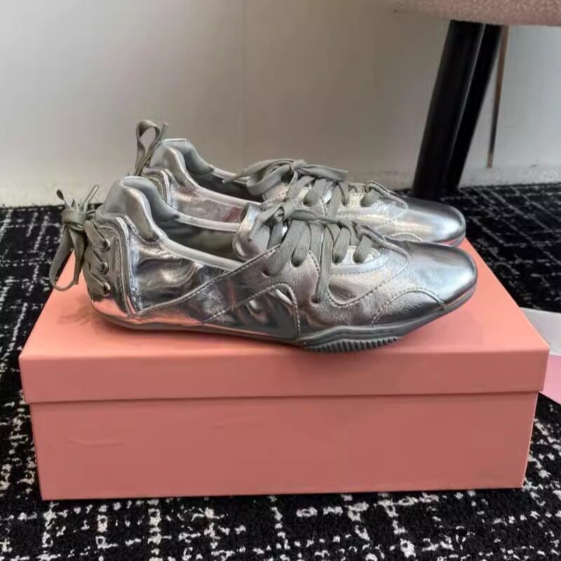 2024 여성을위한 새로운 다목적 양피 편안한 발레 플랫 캔버스 신발 패션 레이스 업 프랑스 가죽 싱글 신발