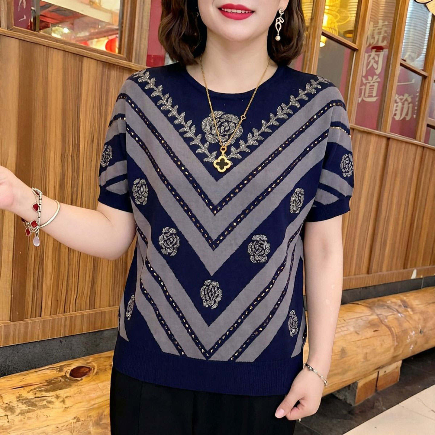 中老年妈妈装高档烫钻提花针织衫女夏季新款宽松显瘦气质短袖上衣