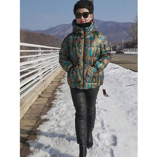 时尚印花连帽棉服女士2023冬季新款妈妈装加厚保暖短款棉袄面包服