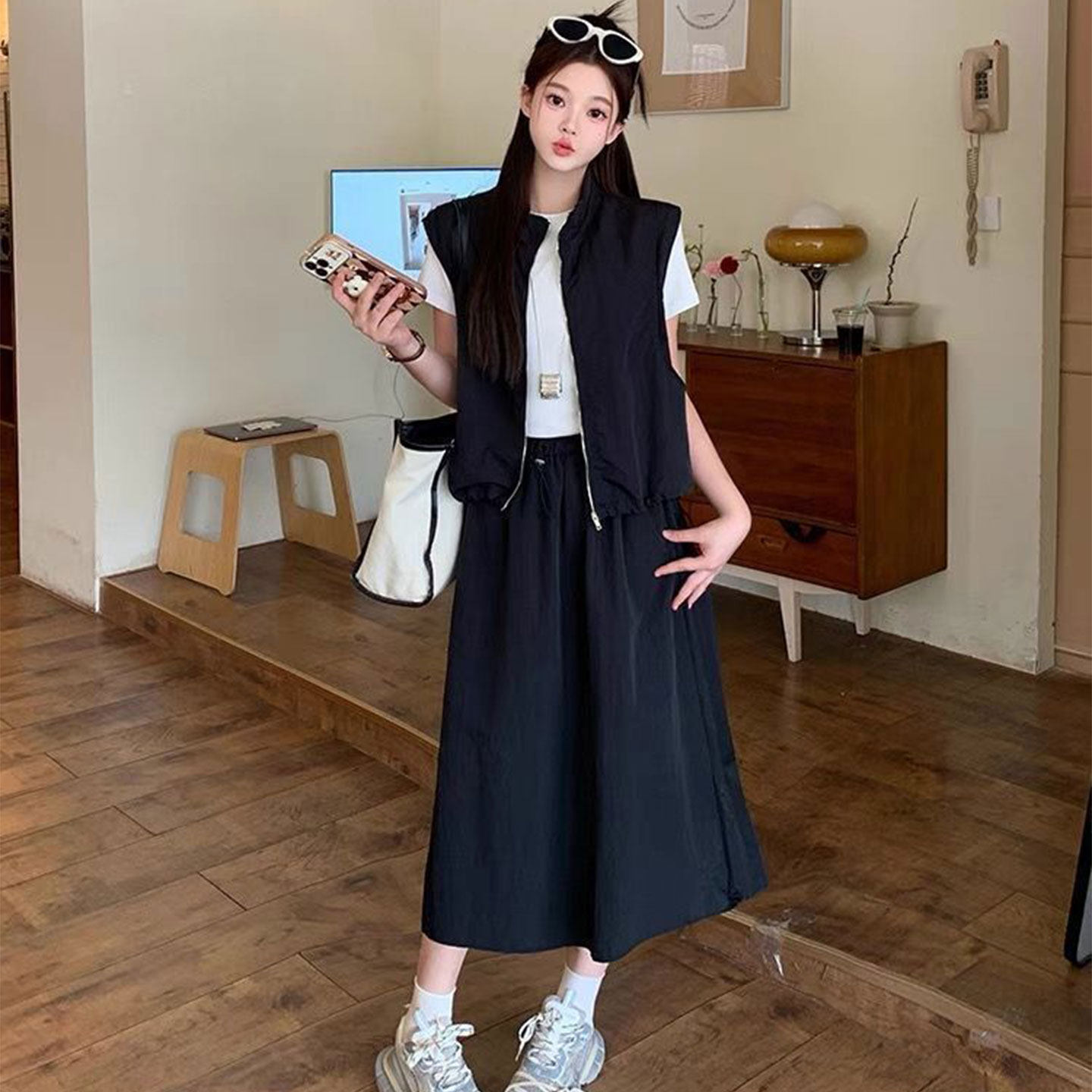 时尚休闲轻薄套装女2026夏季新款工装马甲短袖T恤女+半身裙三件套