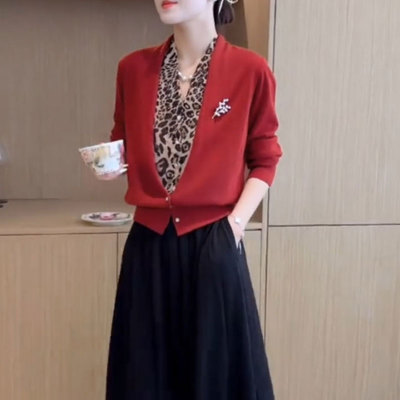 洋气假两件豹纹V领针织开衫女装