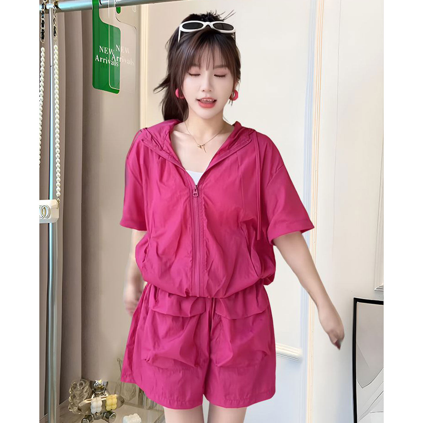 宽松高级感薄款短袖防晒冲锋衣女图片