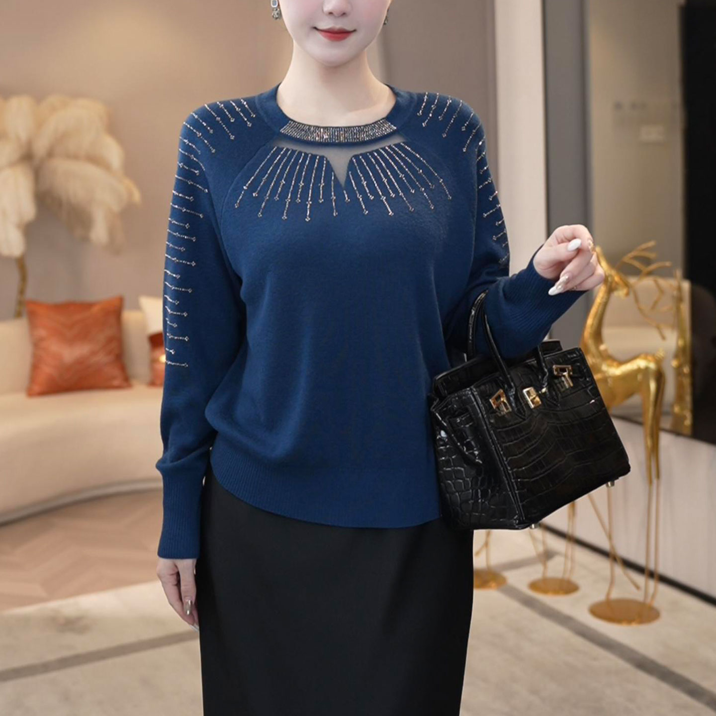 时尚洋气烫钻圆领镂空针织衫妈妈