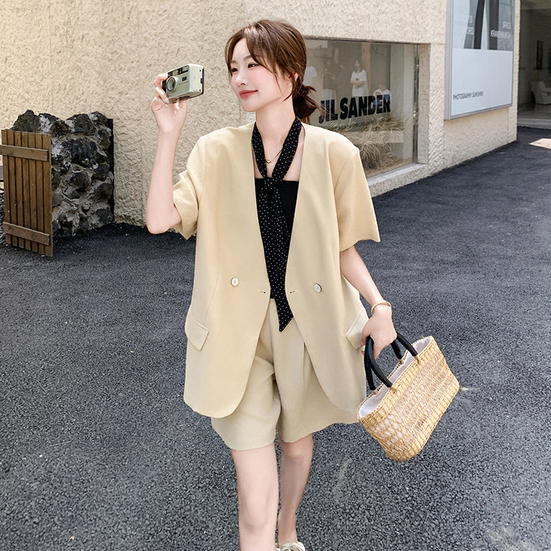 实拍甜美浅黄色短袖西装