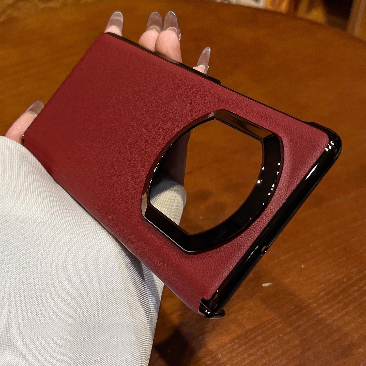 适用华为高档素皮中轴磁吸手机壳