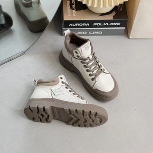 2025红珊瑚新款户外风高帮系带休闲板鞋女米白色厚底运动鞋潮