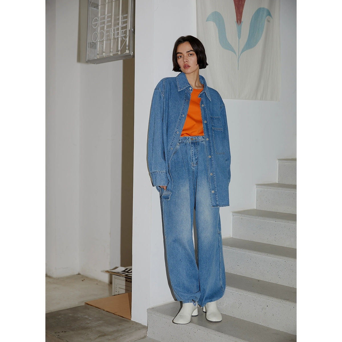 水洗牛仔外套+抽绳裤套装系晶咕
