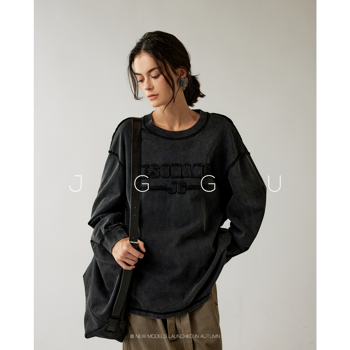 晶咕黑标JGGU【飒影】100棉水洗刺绣字母长袖T恤女秋大码休闲上衣