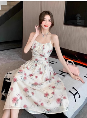 浪漫茶歇连衣裙夏季新款吊带玫瑰法式收腰碎花海边度假仙女长裙子