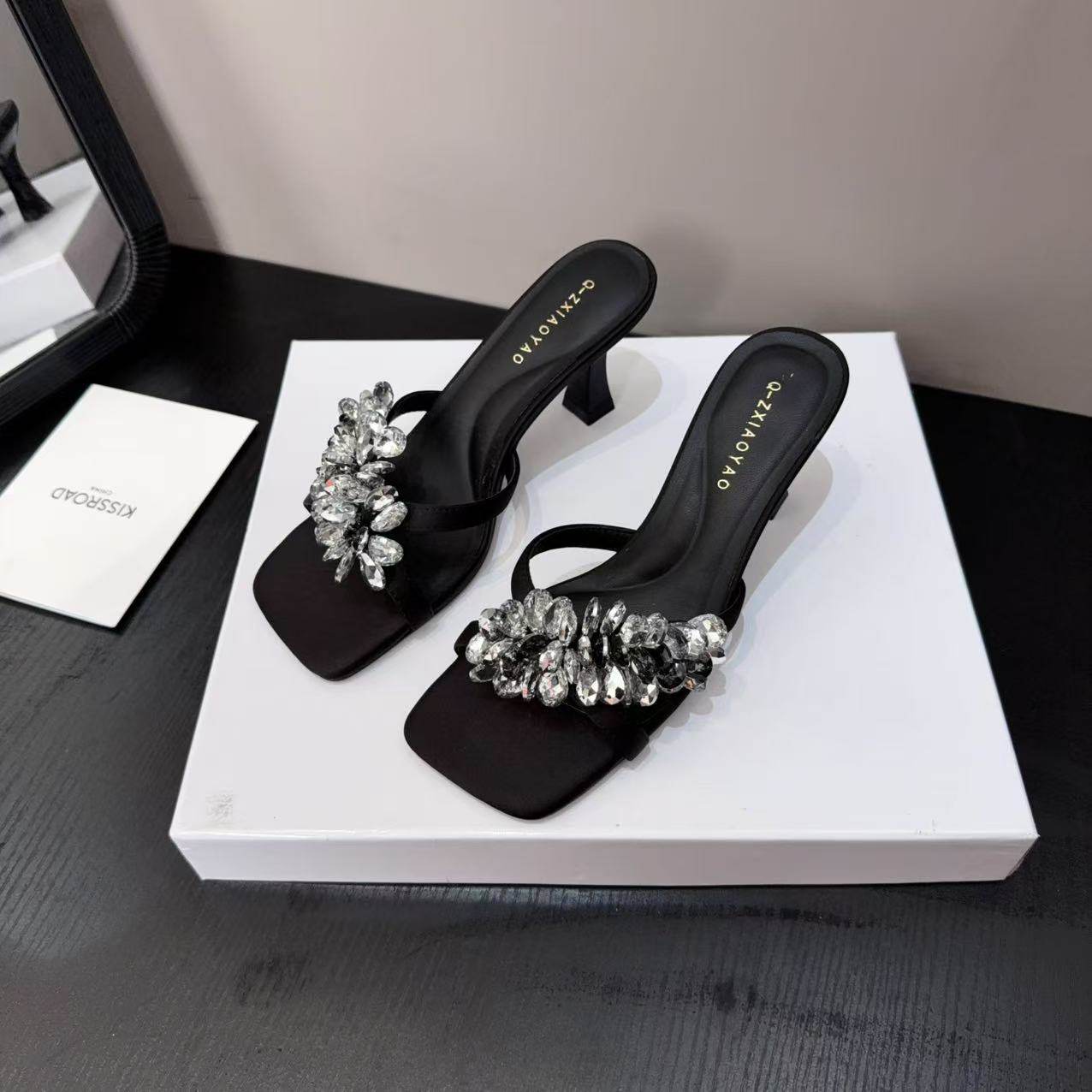 2026夏季新款法式仙女风方头水钻凉鞋女外穿时尚交叉带高跟凉拖女